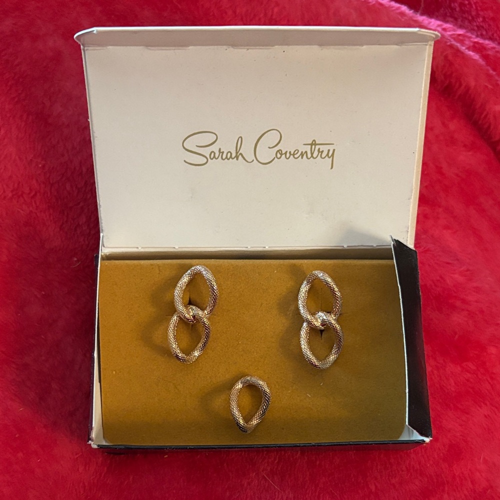 Sarah Coventry Textured Gold Cufflinks and Tie Clasp